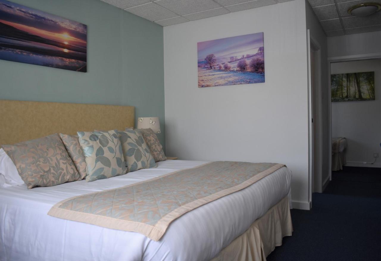 Sandown Park Lodge إيشر المظهر الخارجي الصورة